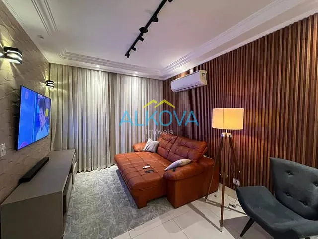 Sobrado com 300m² 3 quartos e 2 banheiros, à venda, no bairro Jardim das Indústrias em São José dos Campos