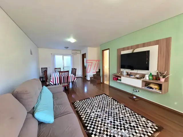 Sobrado 3 quartos e 3 banheiros, à venda, no bairro Novo Mundo em Curitiba