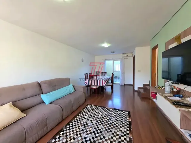 Sobrado 3 quartos e 3 banheiros, à venda, no bairro Novo Mundo em Curitiba