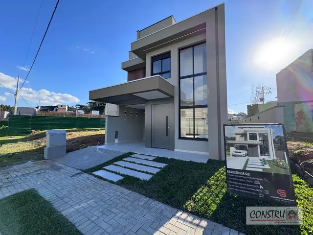 Sobrado com 127m² 3 quartos e 5 banheiros, à venda, no bairro Santa Cândida em Curitiba