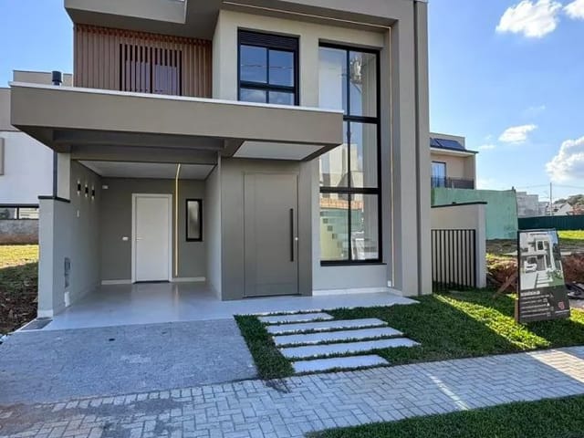 Sobrado com 127m² 3 quartos e 5 banheiros, à venda, no bairro Santa Cândida em Curitiba