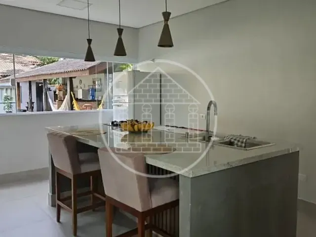 Sobrado com 880m² 6 quartos e 4 banheiros, à venda, no bairro Fazenda da Ilha em Embu-Guaçu