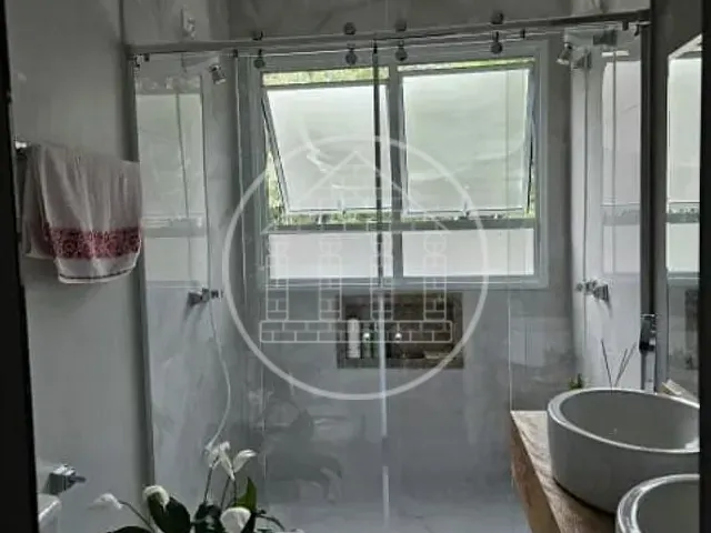 Sobrado com 880m² 6 quartos e 4 banheiros, à venda, no bairro Fazenda da Ilha em Embu-Guaçu