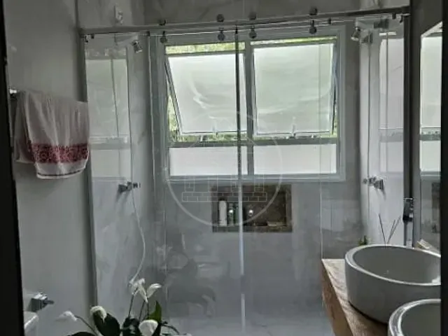 Sobrado com 880m² 6 quartos e 4 banheiros, à venda, no bairro Fazenda da Ilha em Embu-Guaçu