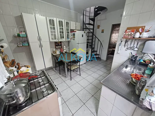 Sobrado com 125m² 4 quartos e 1 banheiro, à venda, no bairro Bosque dos Eucaliptos em São José dos Campos