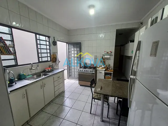 Sobrado com 125m² 4 quartos e 1 banheiro, à venda, no bairro Bosque dos Eucaliptos em São José dos Campos