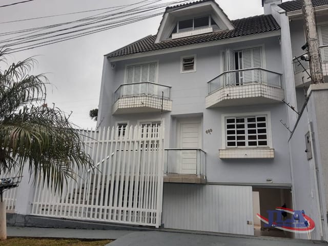 Sobrado 3 quartos e 4 banheiros, à venda, no bairro Boa Vista em Curitiba