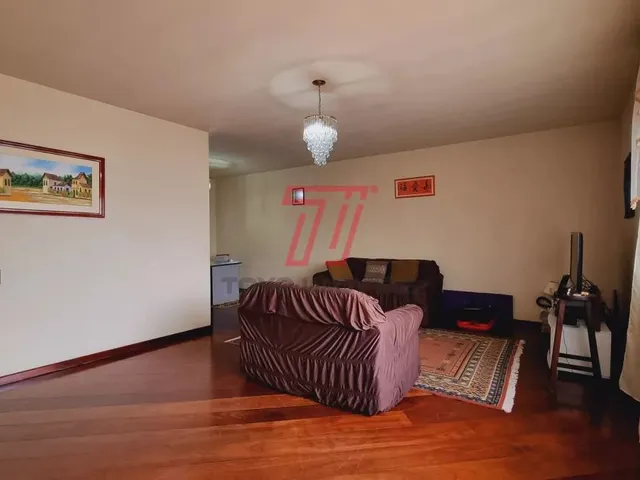 Casa com 440m² 3 quartos e 3 banheiros, à venda, no bairro Xaxim em Curitiba