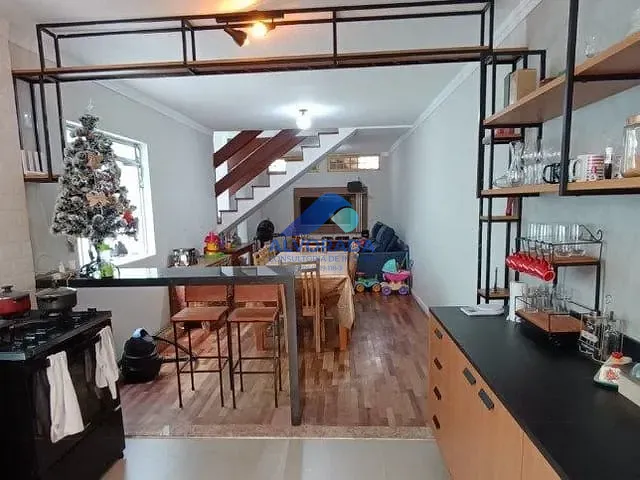 Sobrado com 125m² 3 quartos e 2 banheiros, à venda, no bairro Jardim das Indústrias em São José dos Campos