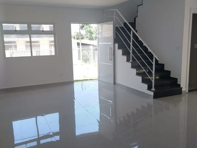 Sobrado com 90m² 3 quartos e 3 banheiros, à venda, no bairro Xaxim em Curitiba