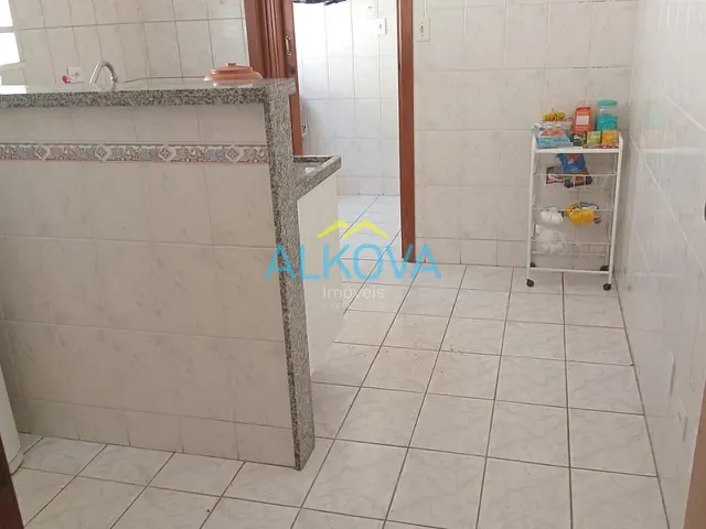 Sobrado 3 quartos e 2 banheiros, à venda, no bairro Jardim das Indústrias em São José dos Campos