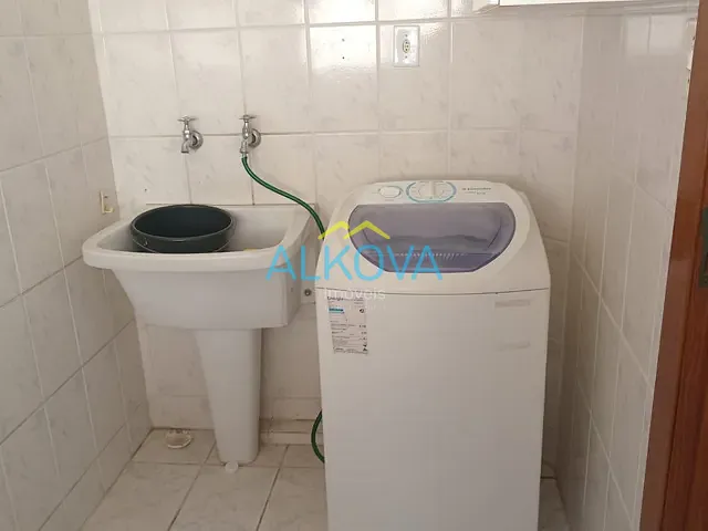 Sobrado 3 quartos e 2 banheiros, à venda, no bairro Jardim das Indústrias em São José dos Campos