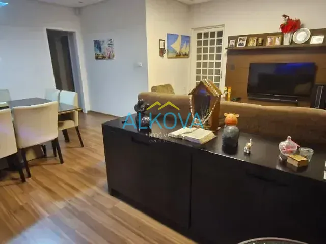 Sobrado com 250m² 3 quartos e 1 banheiro, à venda, no bairro Jardim das Indústrias em São José dos Campos