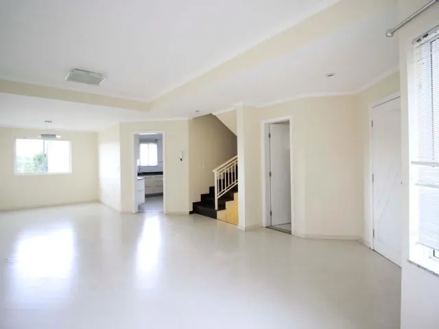 Sobrado com 188m² 4 quartos e 3 banheiros, à venda, no bairro Campina do Siqueira em Curitiba