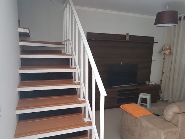 Sobrado com 227m² 3 quartos e 3 banheiros, à venda, no bairro Parque Monjolo em Cotia
