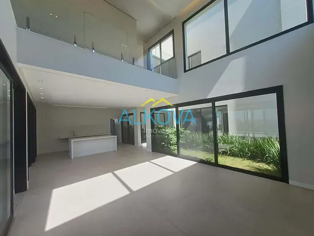 Sobrado com 720m² 4 quartos e 6 banheiros, à venda, no bairro Urbanova em São José dos Campos
