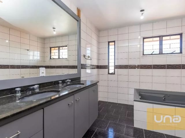 Casa com 121m² 3 quartos e 4 banheiros, à venda, no bairro Tarumã em Curitiba