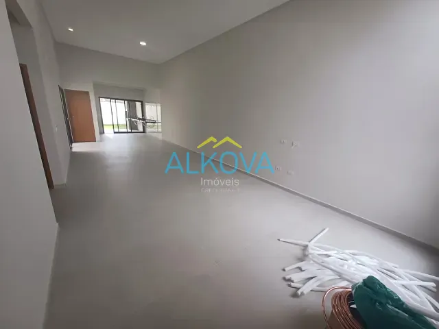 Sobrado com 175m² 3 quartos e 2 banheiros, à venda, no bairro Portal dos Passaros em São José dos Campos