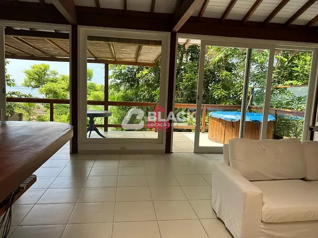 Sobrado com 280m² 4 quartos e 5 banheiros, à venda ou para alugar, no bairro Juquehy em São Sebastião