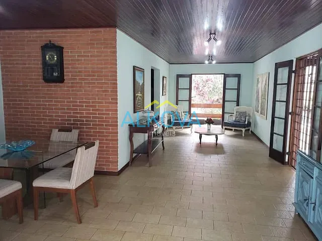 Sobrado com 360m² 5 quartos e 3 banheiros, à venda, no bairro Jardim Esplanada em São José dos Campos