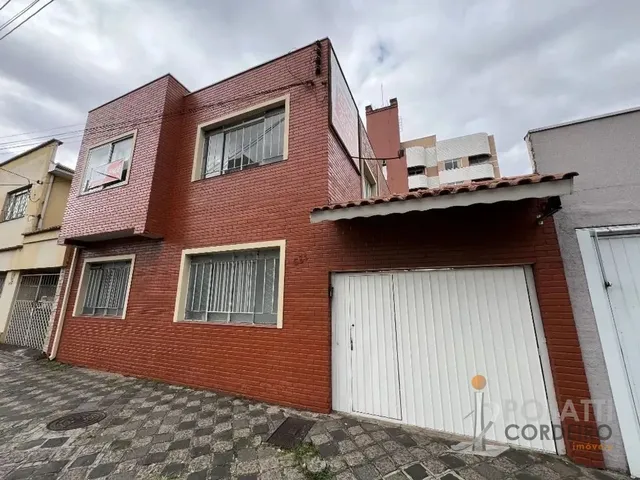 Sobrado com 247m² 4 quartos e 3 banheiros, à venda, no bairro São Francisco em Curitiba