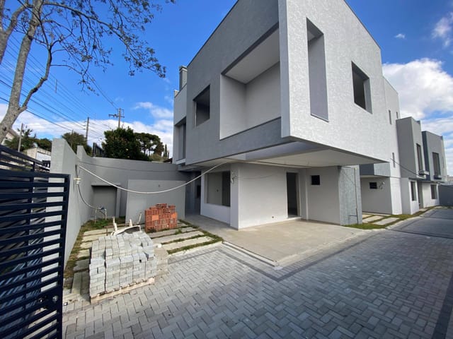 Sobrado com 173m² 3 quartos e 3 banheiros, à venda, no bairro Vista Alegre em Curitiba