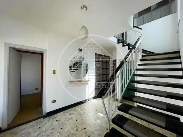 Sobrado com 270m² 5 quartos e 3 banheiros, à venda, no bairro Jardim Três Corações em São Paulo