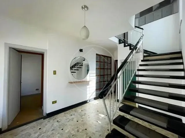 Sobrado com 270m² 5 quartos e 3 banheiros, à venda, no bairro Jardim Três Corações em São Paulo