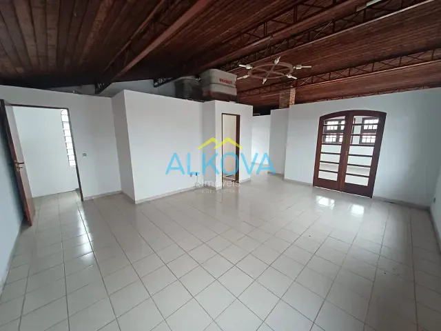 Sobrado com 300m² 3 quartos e 3 banheiros, à venda, no bairro Jardim das Indústrias em São José dos Campos