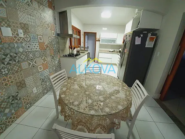 Sobrado com 328m² 3 quartos e 3 banheiros, à venda, no bairro Urbanova em São José dos Campos
