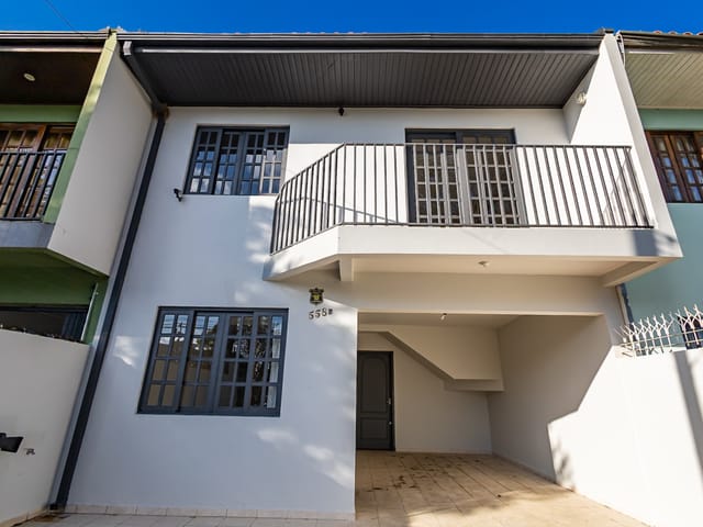 Sobrado 3 quartos e 2 banheiros, à venda, no bairro Fazendinha em Curitiba