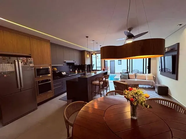 Sobrado com 300m² 4 quartos e 6 banheiros, à venda ou para alugar, no bairro Jardim Residencial Maria Dulce em Indaiatuba