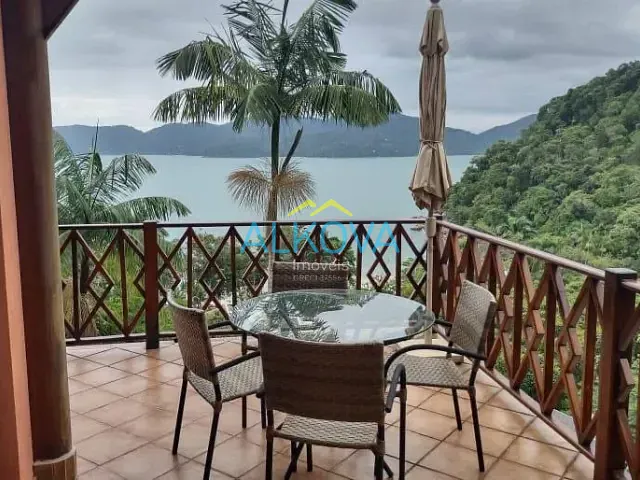 Sobrado com 825m² 4 quartos e 6 banheiros, à venda, no bairro Domingas Dias em Ubatuba