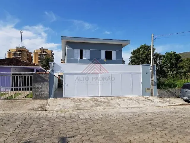 Sobrado com 250m² 8 quartos e 4 banheiros, à venda, no bairro Martim de Sá em Caraguatatuba