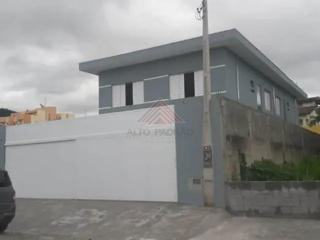 Sobrado com 250m² 8 quartos e 4 banheiros, à venda, no bairro Martim de Sá em Caraguatatuba