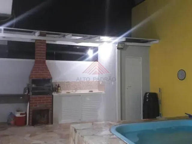 Sobrado com 250m² 8 quartos e 4 banheiros, à venda, no bairro Martim de Sá em Caraguatatuba