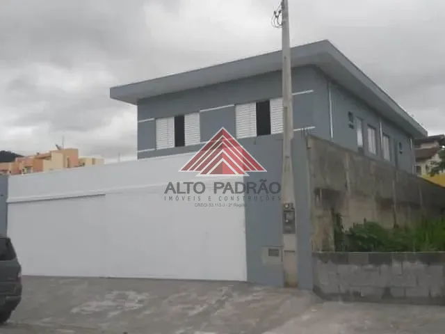 Sobrado com 250m² 8 quartos e 4 banheiros, à venda, no bairro Martim de Sá em Caraguatatuba