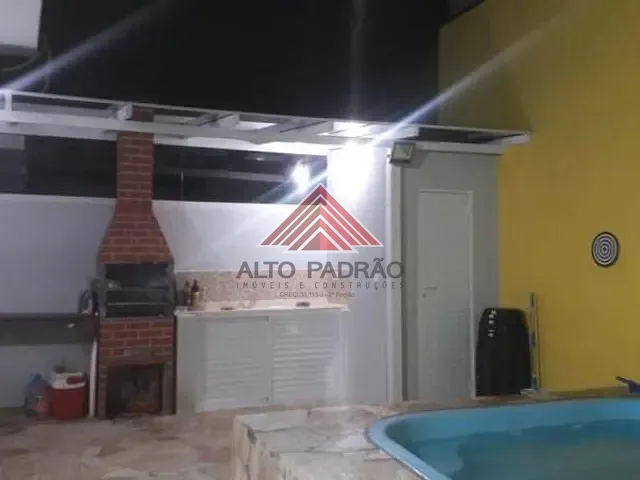 Sobrado com 250m² 8 quartos e 4 banheiros, à venda, no bairro Martim de Sá em Caraguatatuba