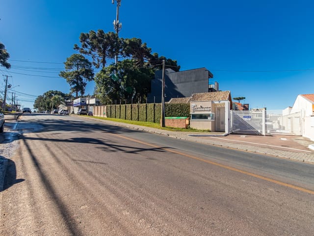 Sobrado com 242m² 3 quartos e 5 banheiros, à venda, no bairro Xaxim em Curitiba