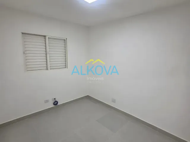 Sobrado 2 quartos e 2 banheiros, à venda, no bairro Parque dos Ipês em São José dos Campos