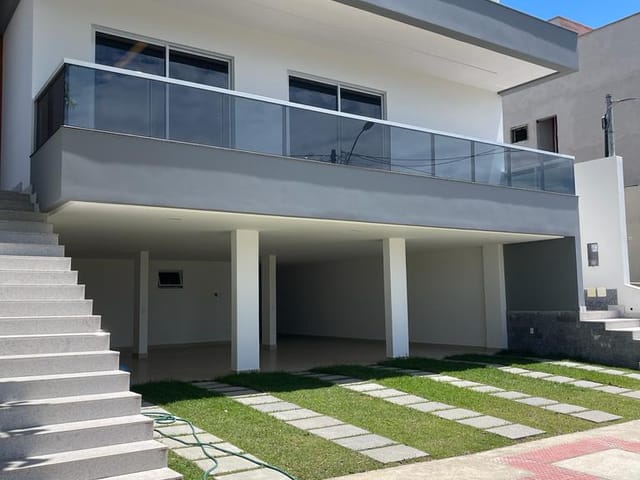 Sobrado com 450m² 3 quartos e 5 banheiros, à venda, no bairro Manguinhos em Serra