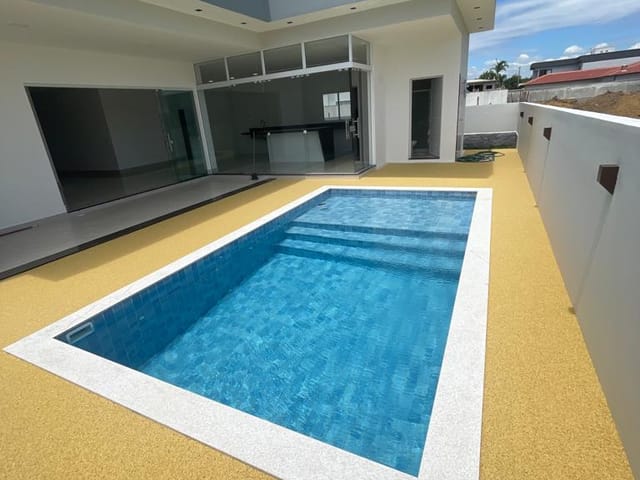 Sobrado com 450m² 3 quartos e 5 banheiros, à venda, no bairro Manguinhos em Serra