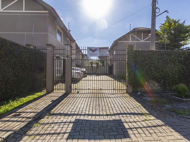 Sobrado 3 quartos e 3 banheiros, à venda, no bairro Cidade Industrial em Curitiba