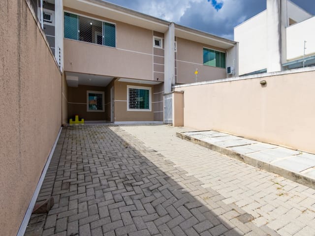 Sobrado 3 quartos e 3 banheiros, à venda, no bairro Tarumã em Curitiba