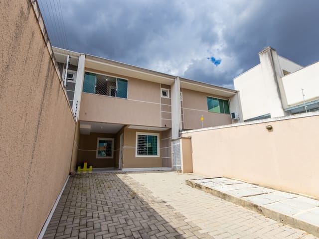 Sobrado 3 quartos e 3 banheiros, à venda, no bairro Tarumã em Curitiba