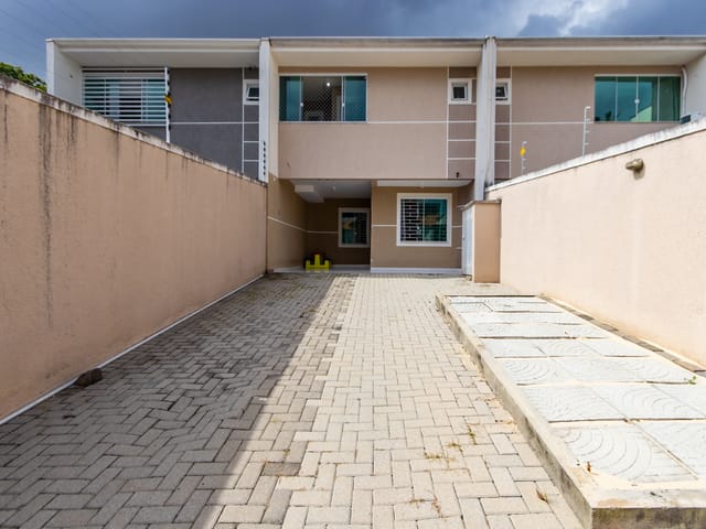 Sobrado 3 quartos e 3 banheiros, à venda, no bairro Tarumã em Curitiba