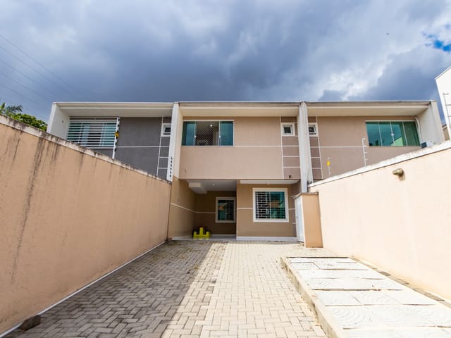 Sobrado 3 quartos e 3 banheiros, à venda, no bairro Tarumã em Curitiba