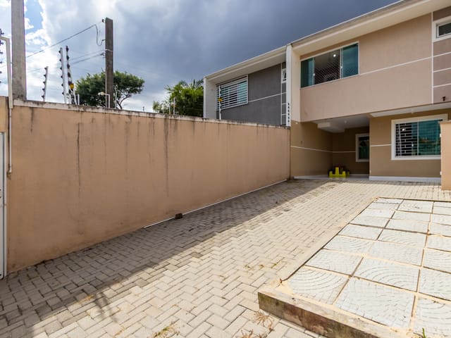 Sobrado 3 quartos e 3 banheiros, à venda, no bairro Tarumã em Curitiba