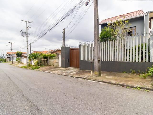 Sobrado com 206m² 4 quartos e 4 banheiros, à venda, no bairro Alto Boqueirão em Curitiba