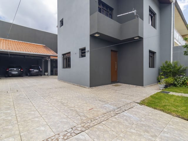 Sobrado com 206m² 4 quartos e 4 banheiros, à venda, no bairro Alto Boqueirão em Curitiba